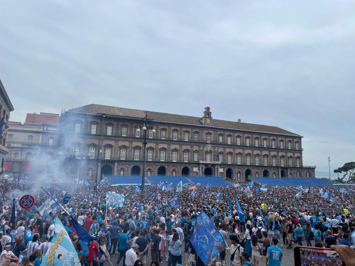 Casetta Piazza Plebiscito Neapel Exterior foto