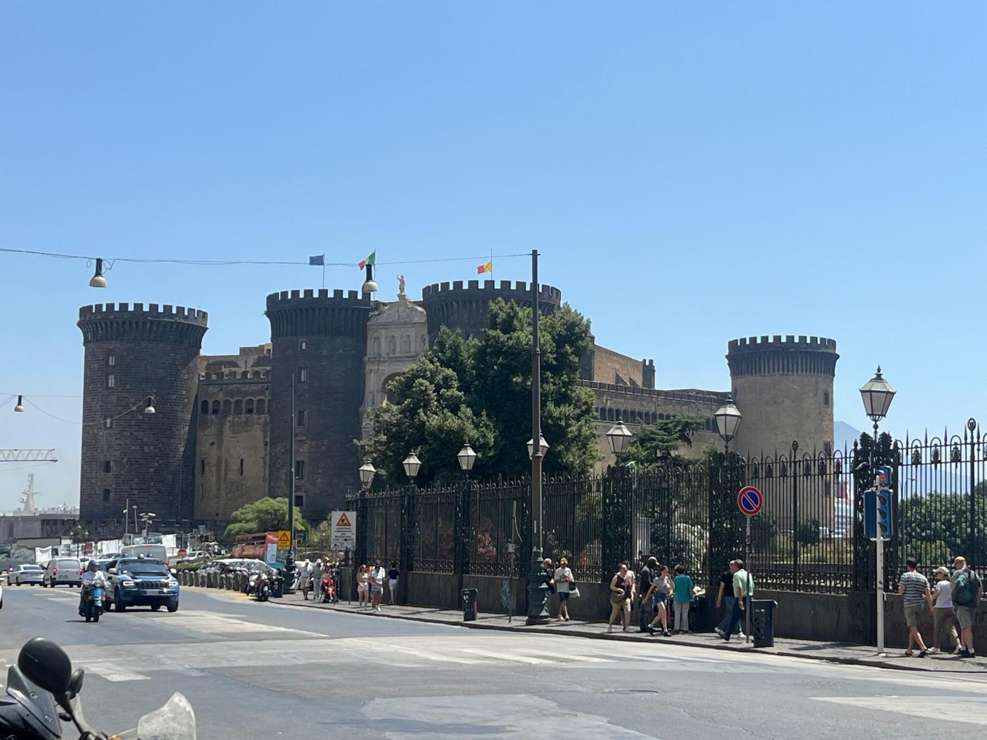 Casetta Piazza Plebiscito Neapel Exterior foto